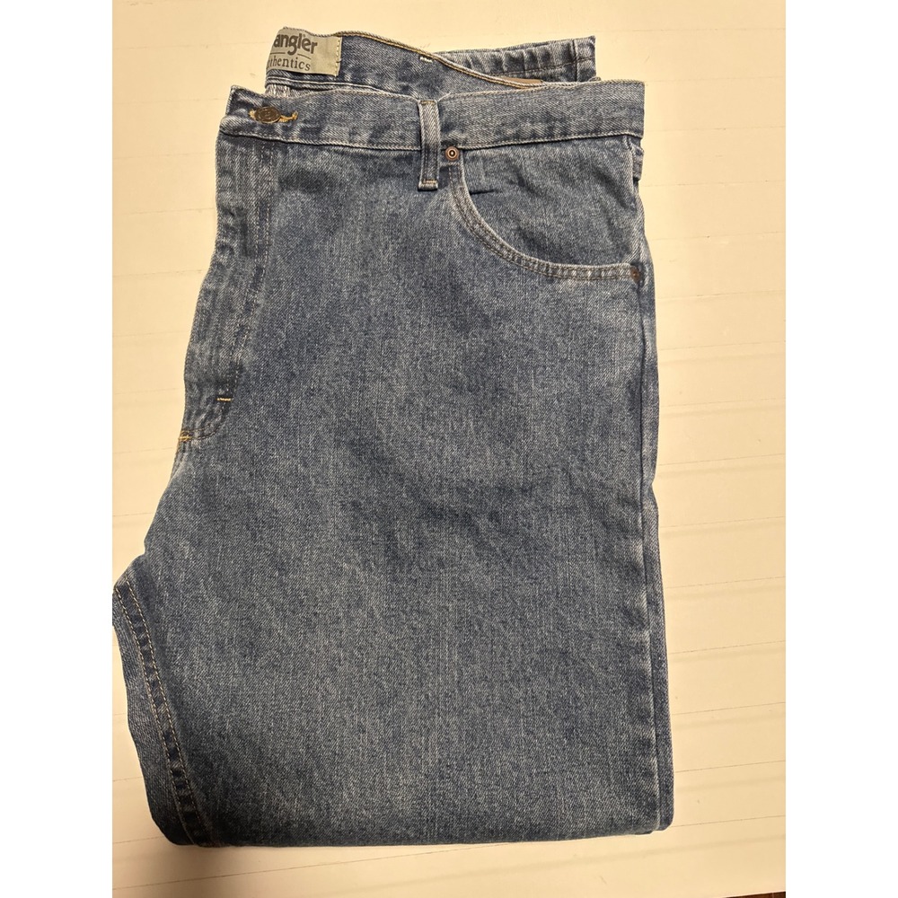 Wrangler Authentics Mens Straight‎ Leg Jeans Medium Wash Blue 42x30 ZM100VG
